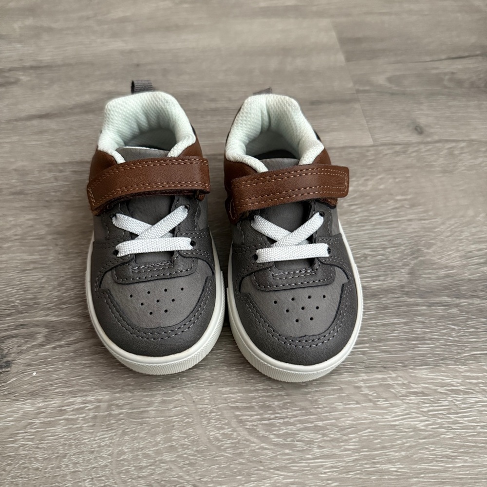 NWOT, OshKosh B'gosh Toddler Gray & Brown Sneakers, Size 5C
